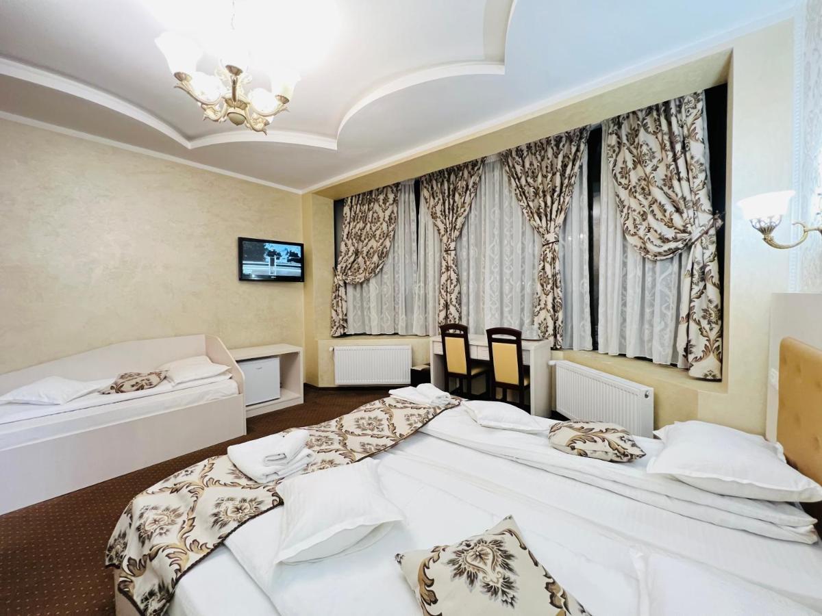 Pensiunea Ianis Пьятра-Нямц Экстерьер фото